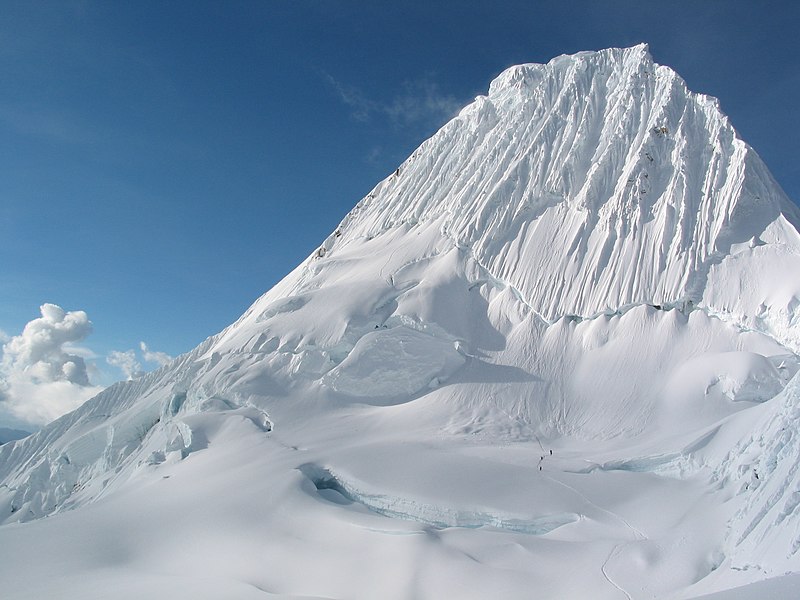 climbing nevado alpamayo