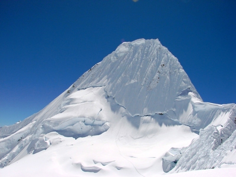climbing nevado alpamayo