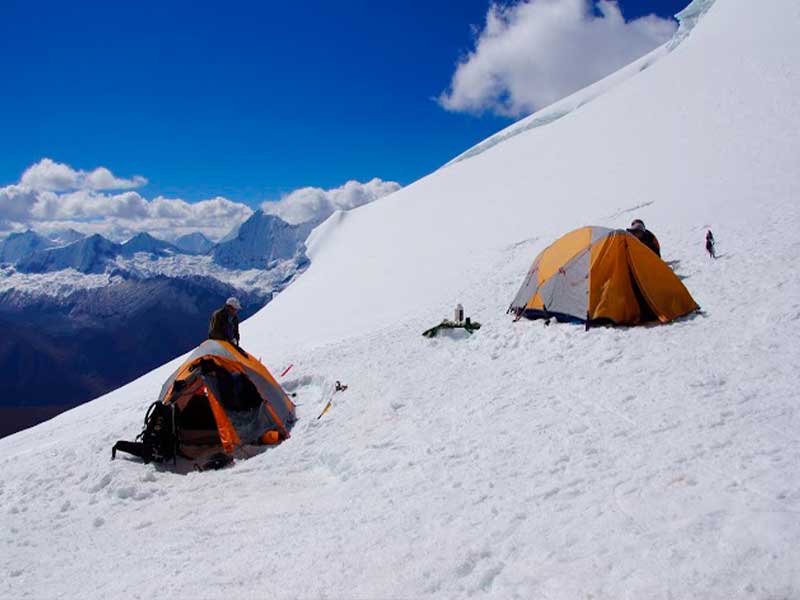 Climbing Nevado Cajap