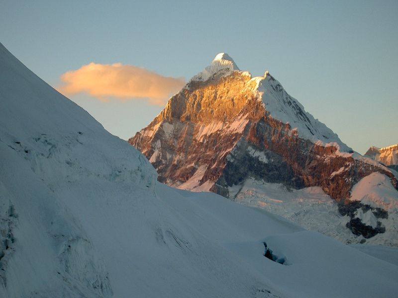 Climbing Nevado Yanapaccha