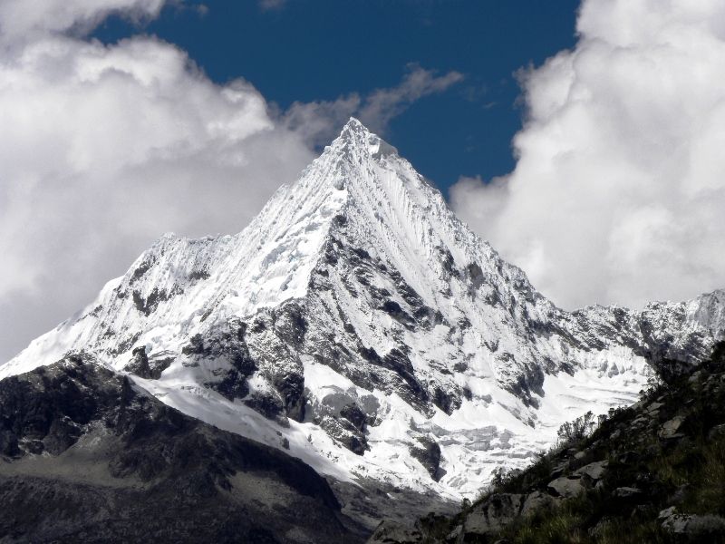 Climbing Nevado Artesonraju